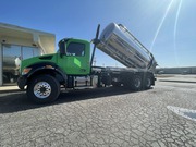 Reliable Super Sucker Vacuum Truck for Cleaning